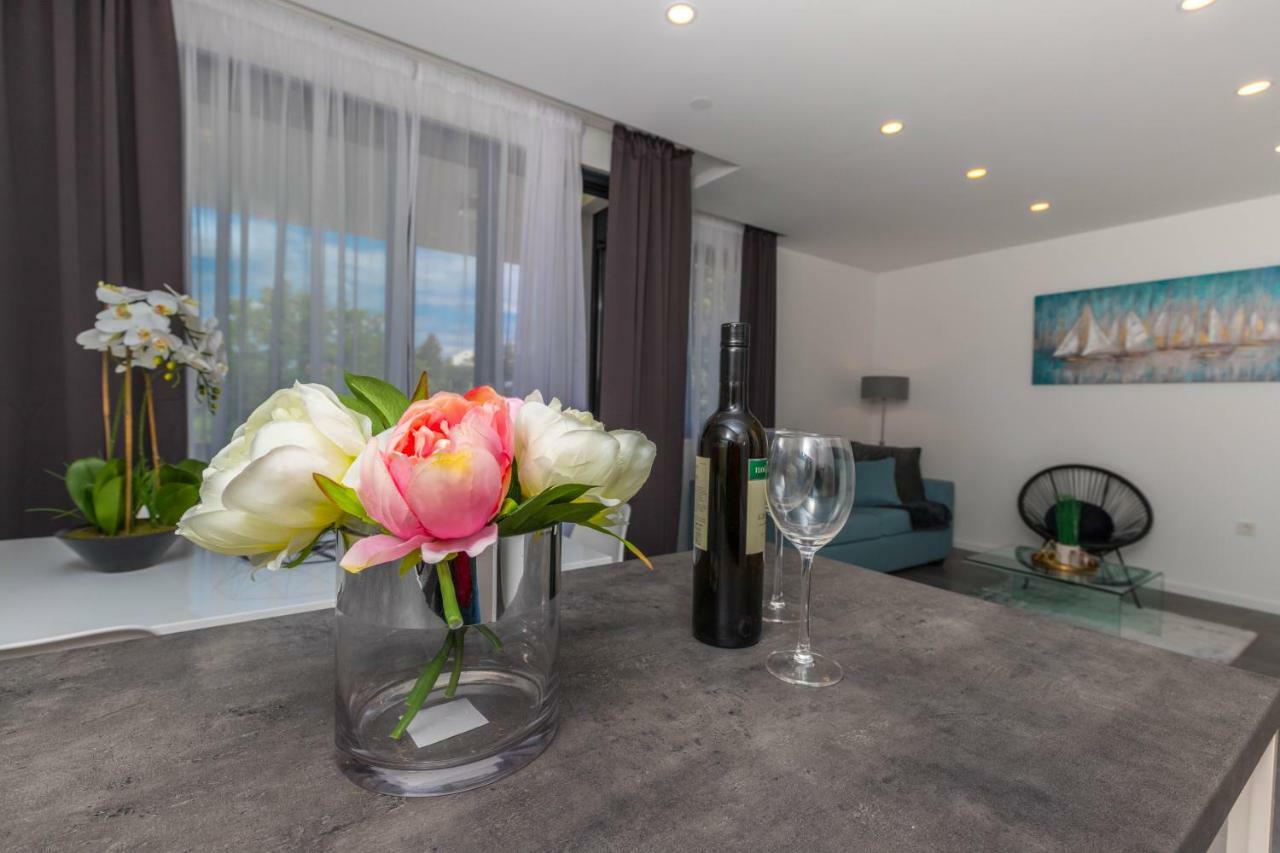 Apartments Ines Selce Exterior foto