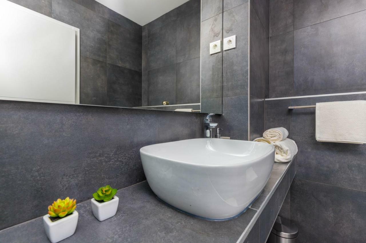 Apartments Ines Selce Exterior foto